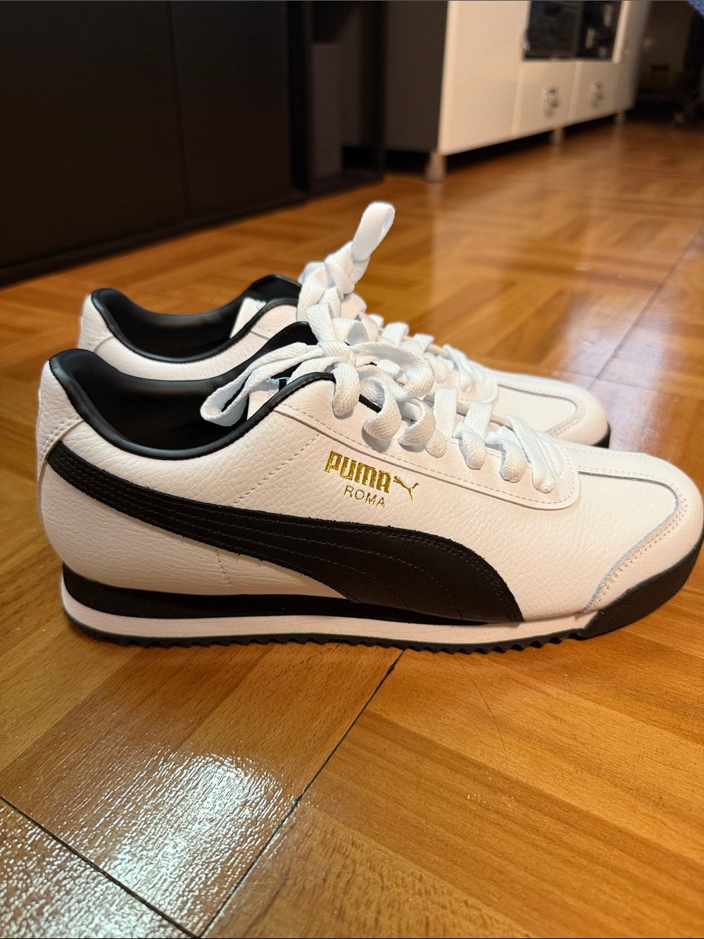 Puma Roma Men's White & Black Classic Leather Sneakers